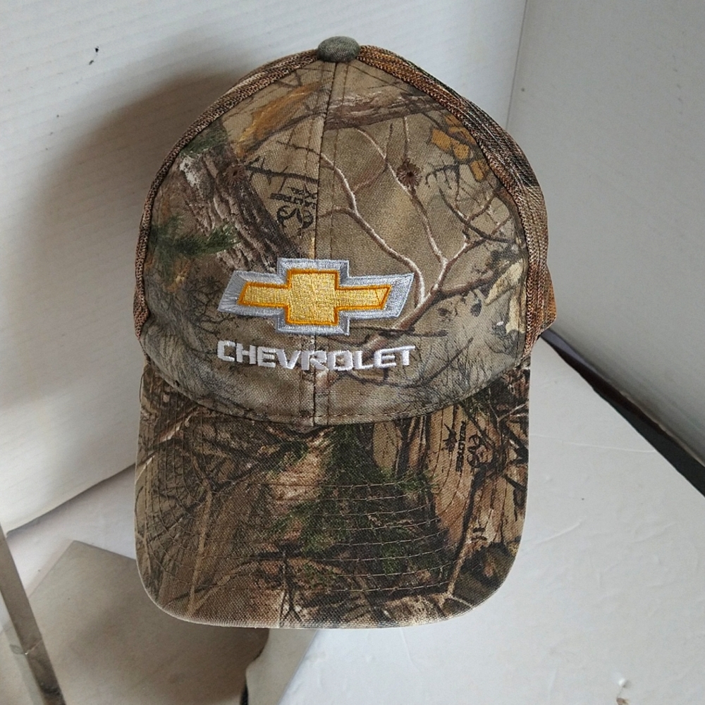 NWT. Chevrolet camouflage baseball cap. Unisex.